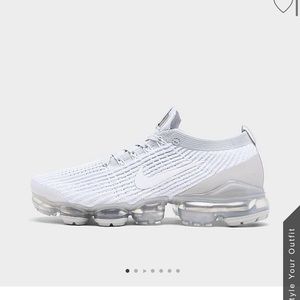 Women’s Nike fly knit vapor max 3 running shoes for balance shoes! Size 6.5W